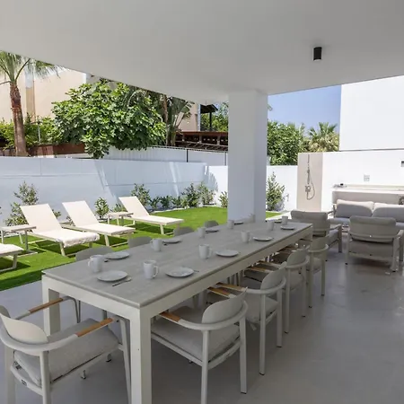 Villa New, 4 Bedroom With Pool, 100 Meters From The