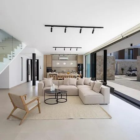 New, 4 Bedroom With Pool, 100 Meters From The Villa