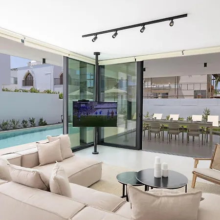 New, 4 Bedroom With Pool, 100 Meters From The Villa *