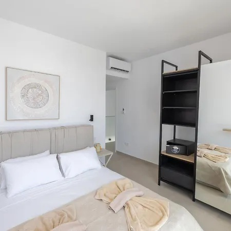 Villa New, 4 Bedroom With Pool, 100 Meters From The *