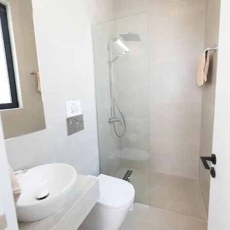 New, 4 Bedroom With Pool, 100 Meters From The Villa *