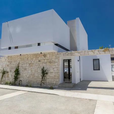 New, 4 Bedroom With Pool, 100 Meters From The Villa